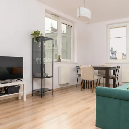 Dabrowskiego Old Town By Bookinghost Lägenhet